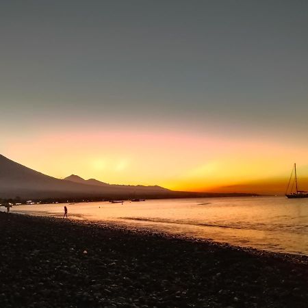 Beach Side Amed Delem Family Ambat Екстер'єр фото
